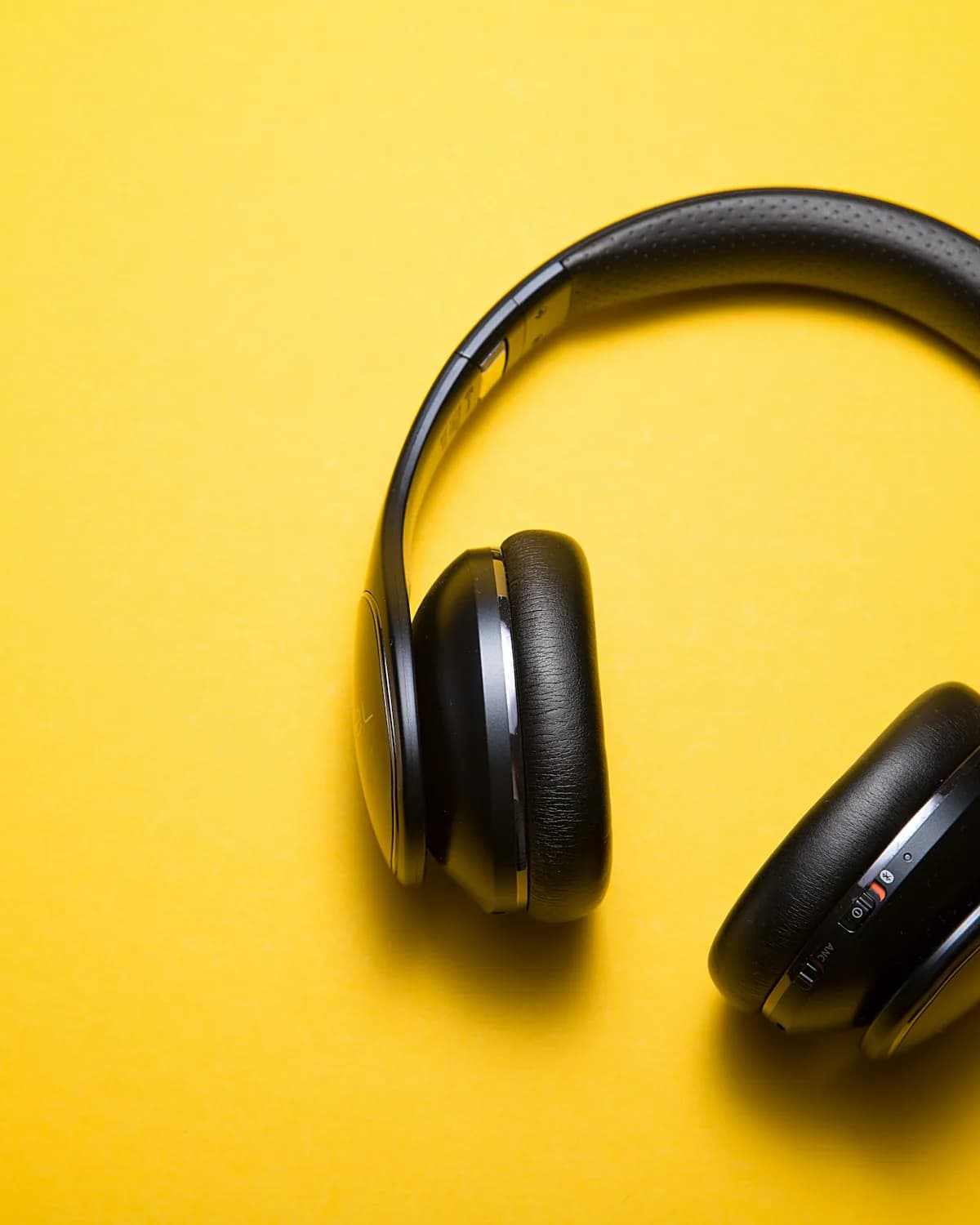 Wireless over-ear headphones